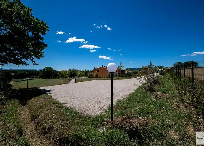 Alojamento de Acomodação e Pequeno-almoço Dolce Farnetta En-suite Spa & Yoga 3*