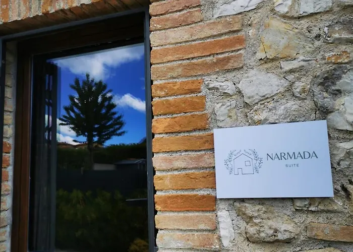 Alojamento de Acomodação e Pequeno-almoço Dolce Farnetta En-suite Spa & Yoga 3*